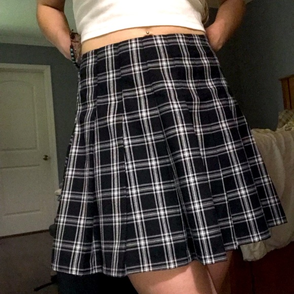 H&M Dresses & Skirts - Plaid pleated tennis skirt
